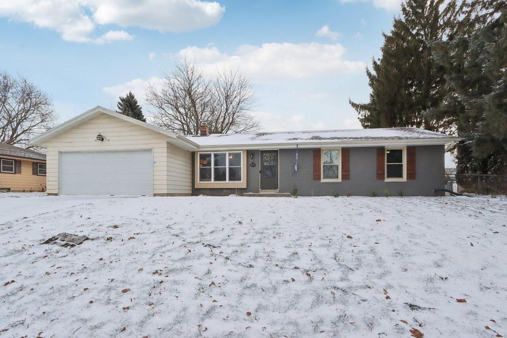 2117 Sunnyside DRIVE, Waukesha, WI 53186