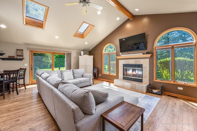 2116 N Pebble Drive, Mchenry, IL 60051