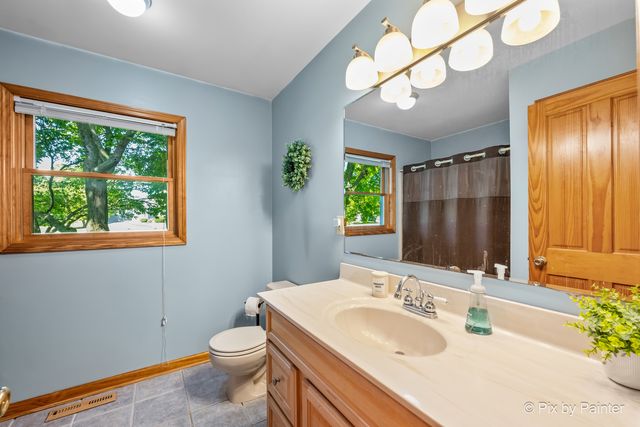 2116 N Pebble Drive, Mchenry, IL 60051