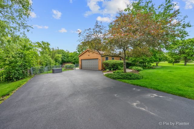 2116 N Pebble Drive, Mchenry, IL 60051