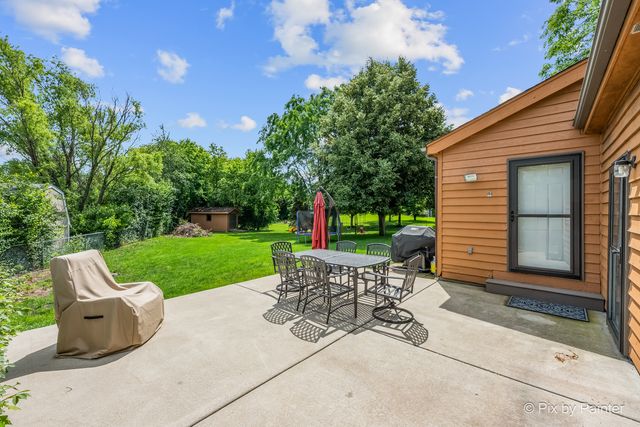 2116 N Pebble Drive, Mchenry, IL 60051