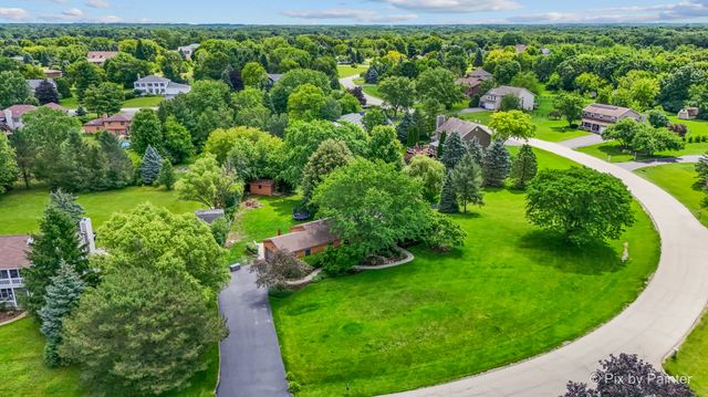 2116 N Pebble Drive, Mchenry, IL 60051