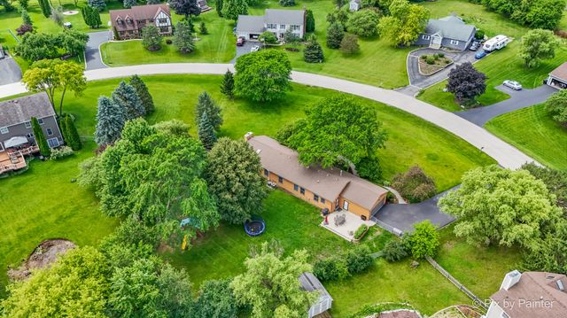 2116 N Pebble Drive, Mchenry, IL 60051