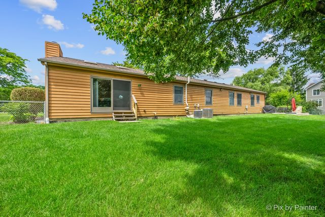 2116 N Pebble Drive, Mchenry, IL 60051