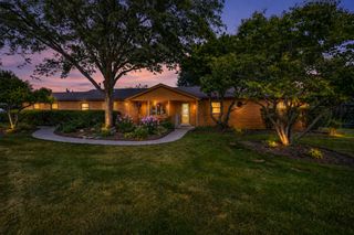2116 N Pebble Drive, Mchenry, IL 60051
