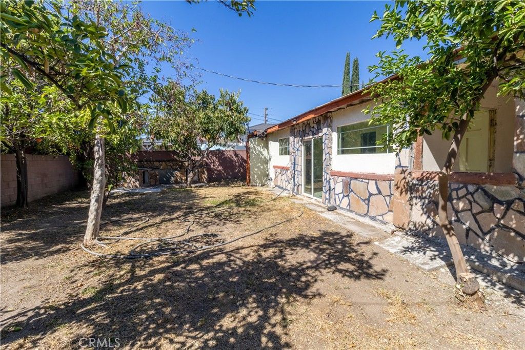 11465 Amboy Ave., San Fernando, CA 91340 — exterior