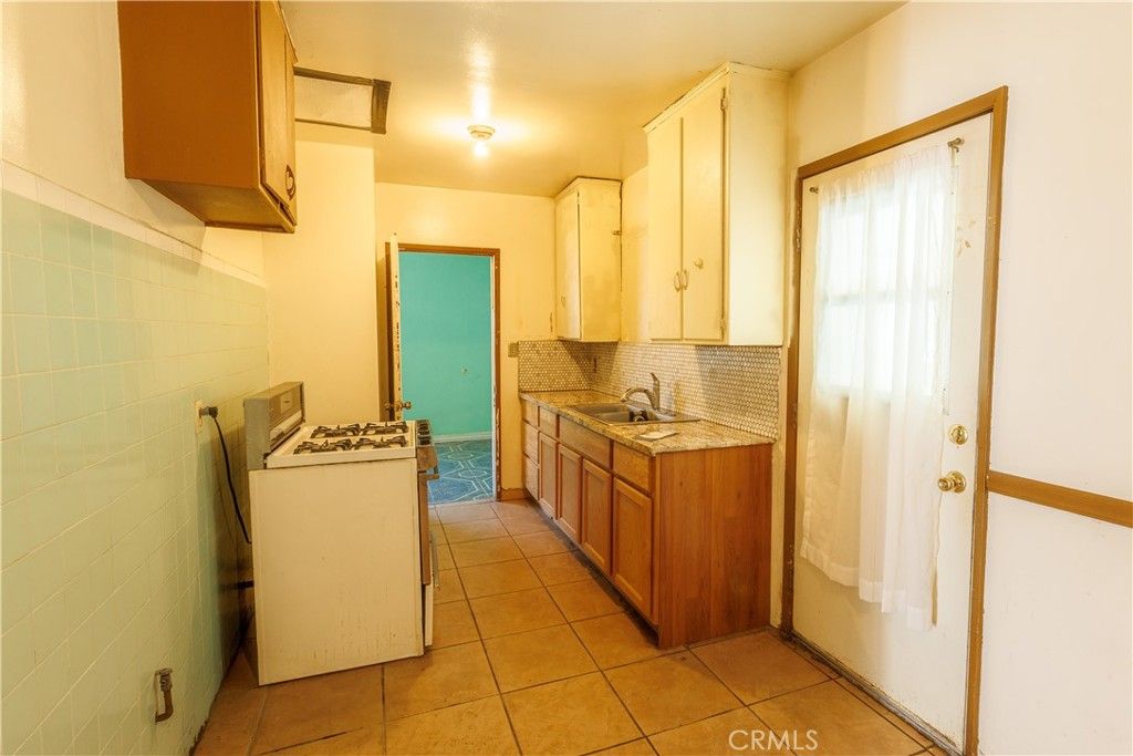 11465 Amboy Ave., San Fernando, CA 91340 — photo 2