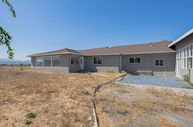 1080 Best Road, Hollister, CA 95023