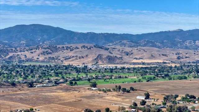 1080 Best Road, Hollister, CA 95023