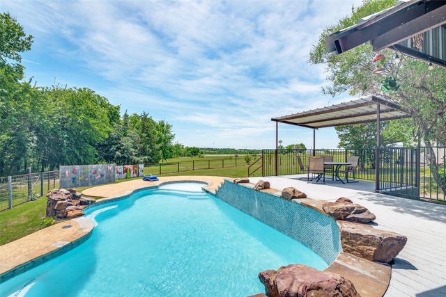 18584 County Road 543, Nevada, TX 75173