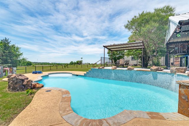 18584 County Road 543, Nevada, TX 75173