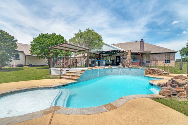 18584 County Road 543, Nevada, TX 75173