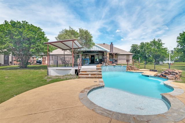18584 County Road 543, Nevada, TX 75173