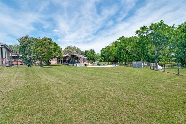 18584 County Road 543, Nevada, TX 75173