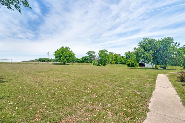 18584 County Road 543, Nevada, TX 75173