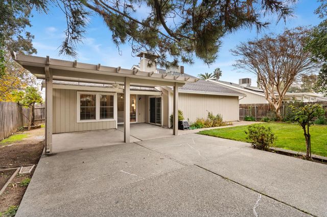 2948 Janet Dr, West Sacramento, CA 95691