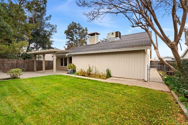 2948 Janet Dr, West Sacramento, CA 95691