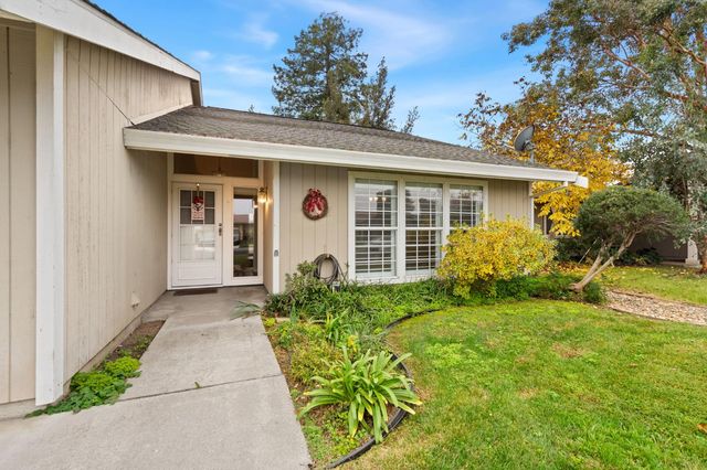 2948 Janet Dr, West Sacramento, CA 95691