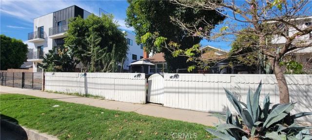 6467 Woodley, Van Nuys, CA 91406