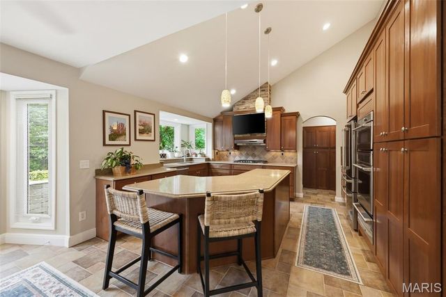 12906 Kings Row Lane, Unincorporated, MO 63146