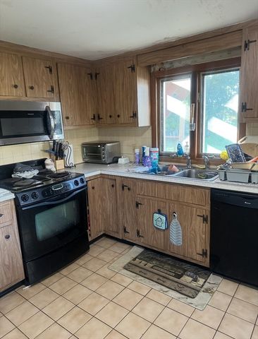 28 Barbara Rd, Taunton, MA 02780