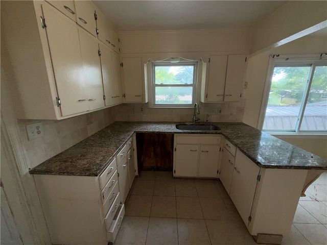 6819 W 78th Street, Overland Park, KS 66204