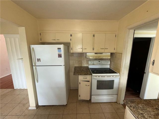 6819 W 78th Street, Overland Park, KS 66204