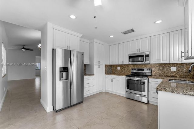 9631 SW 148th Pl, Miami, FL 33196
