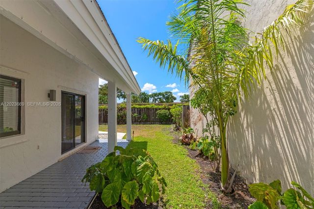 9631 SW 148th Pl, Miami, FL 33196