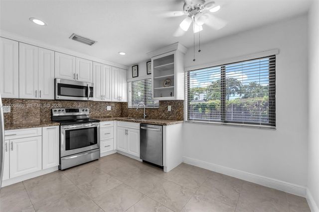 9631 SW 148th Pl, Miami, FL 33196