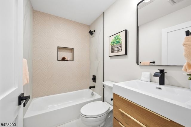 415 Mount Prospect Ave, Clifton City, NJ 07012