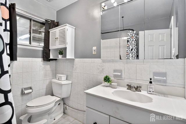 43 Buttonwood Drive, Sayreville, NJ 08859