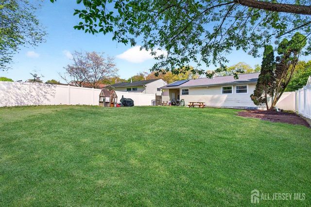 43 Buttonwood Drive, Sayreville, NJ 08859