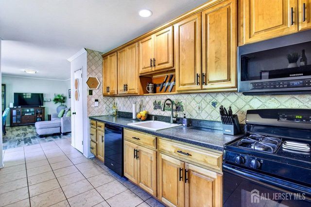 43 Buttonwood Drive, Sayreville, NJ 08859