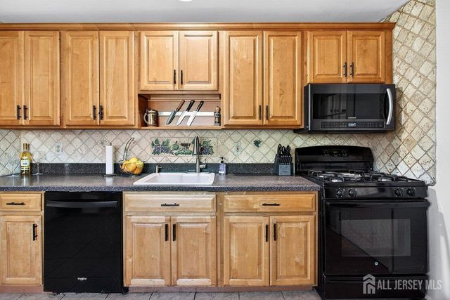 43 Buttonwood Drive, Sayreville, NJ 08859