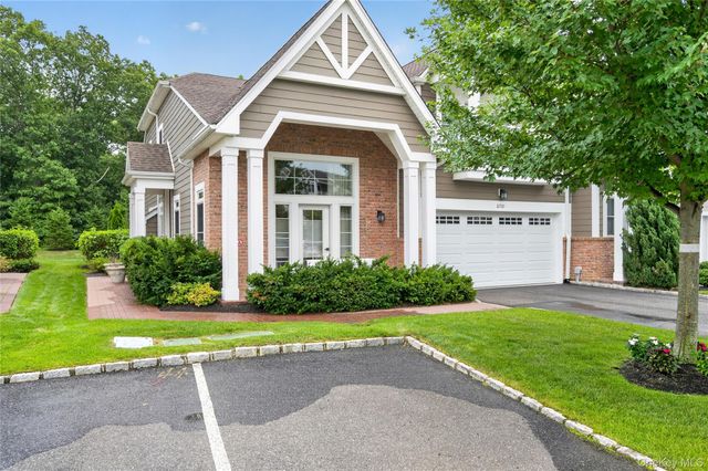 67101 Red Cedar Road, Plainview, NY 11803