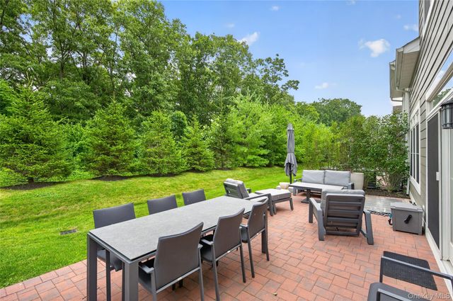 67101 Red Cedar Road, Plainview, NY 11803