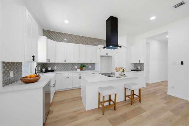 612 Austin Street, West Columbia, TX 77486