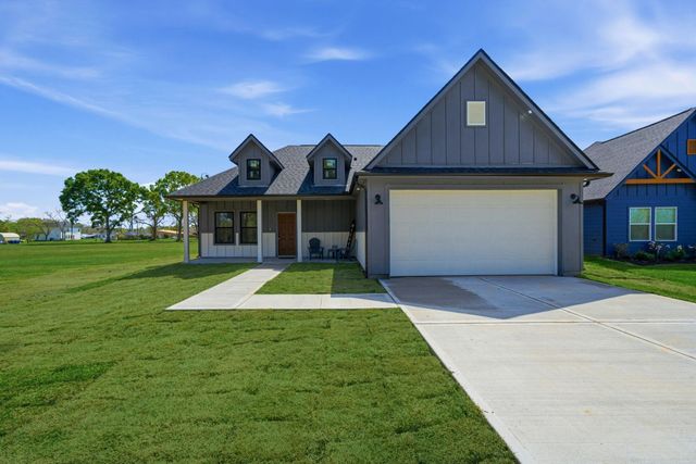 612 Austin Street, West Columbia, TX 77486