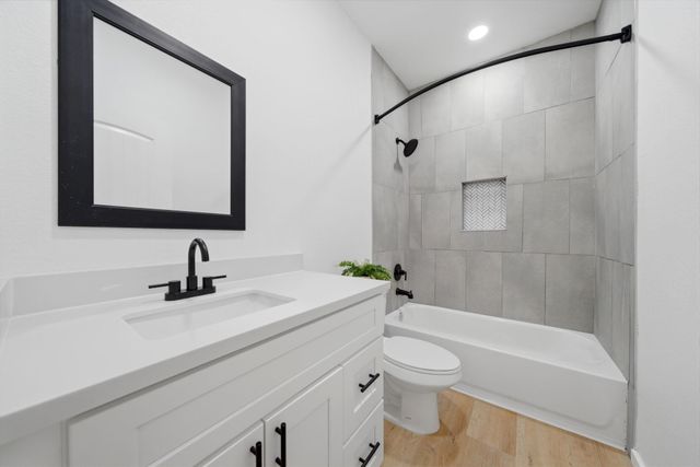 612 Austin Street, West Columbia, TX 77486