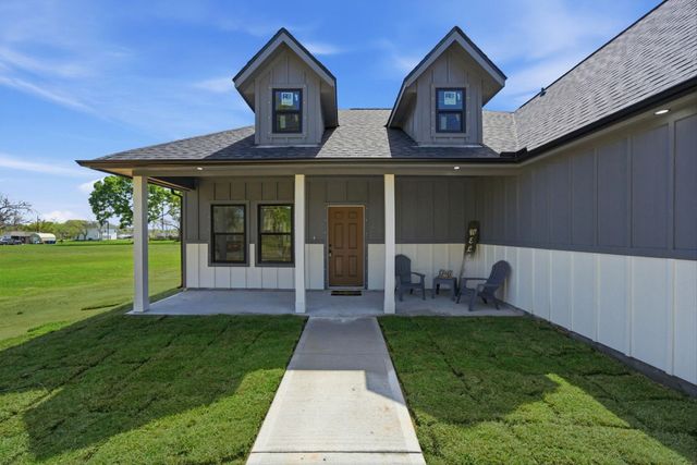 612 Austin Street, West Columbia, TX 77486