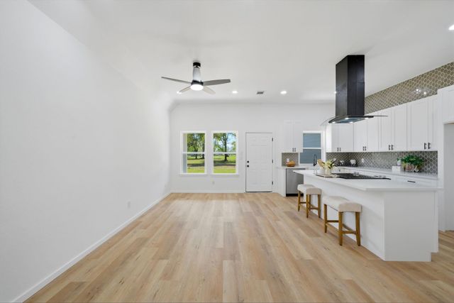 612 Austin Street, West Columbia, TX 77486