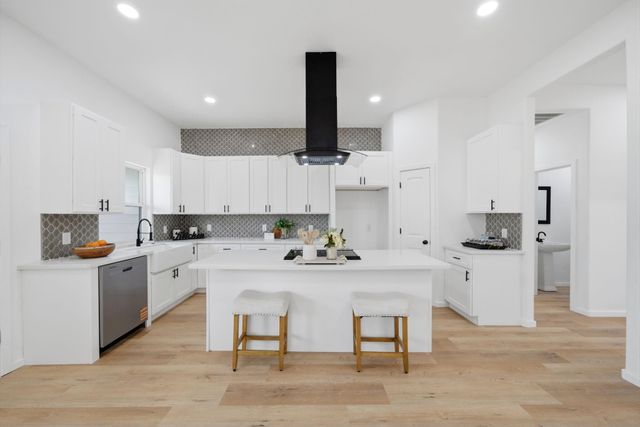 612 Austin Street, West Columbia, TX 77486