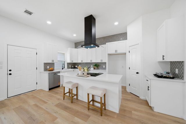 612 Austin Street, West Columbia, TX 77486