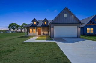 612 Austin Street, West Columbia, TX 77486