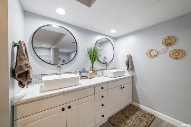 1006 Abbey Ridge, Quincy, IL 62305