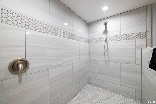 1006 Abbey Ridge, Quincy, IL 62305