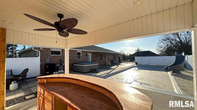 1006 Abbey Ridge, Quincy, IL 62305