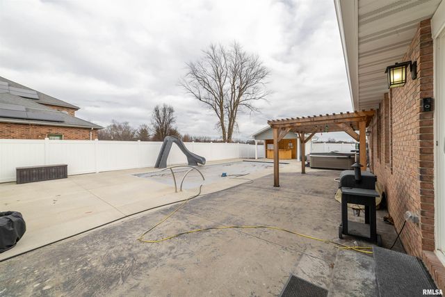 1006 Abbey Ridge, Quincy, IL 62305