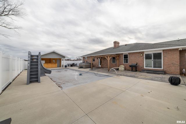 1006 Abbey Ridge, Quincy, IL 62305